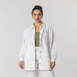 🖤 NWOT 100% Organic Cotton - Button Down Shirt